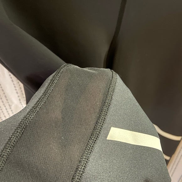 ZYIA Active Black Reflective Mesh Hi-Rise Legging 7/8 size 14-16 - Picture 2 of 4